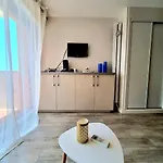 Joli Pour 4 Personnes Dans Avec Piscine, Situe Impasse Du Globe Au Cap D'agde