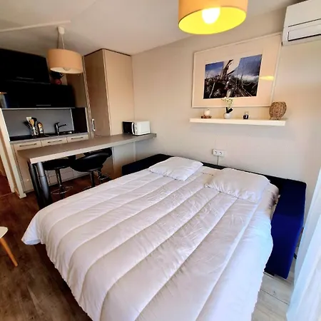 Joli Pour 4 Personnes Dans Avec Piscine, Situe Impasse Du Globe Au Cap D'agde