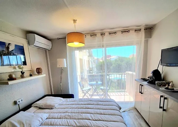 Joli Pour 4 Personnes Dans Avec Piscine, Situe Impasse Du Globe Au Cap D'agde Apartment