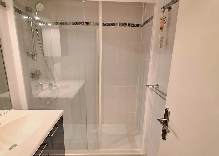 Joli Pour 4 Personnes Dans Avec Piscine, Situe Impasse Du Globe Au Cap D'agde *